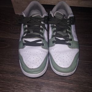 Nike Men's White and Green Sneakers